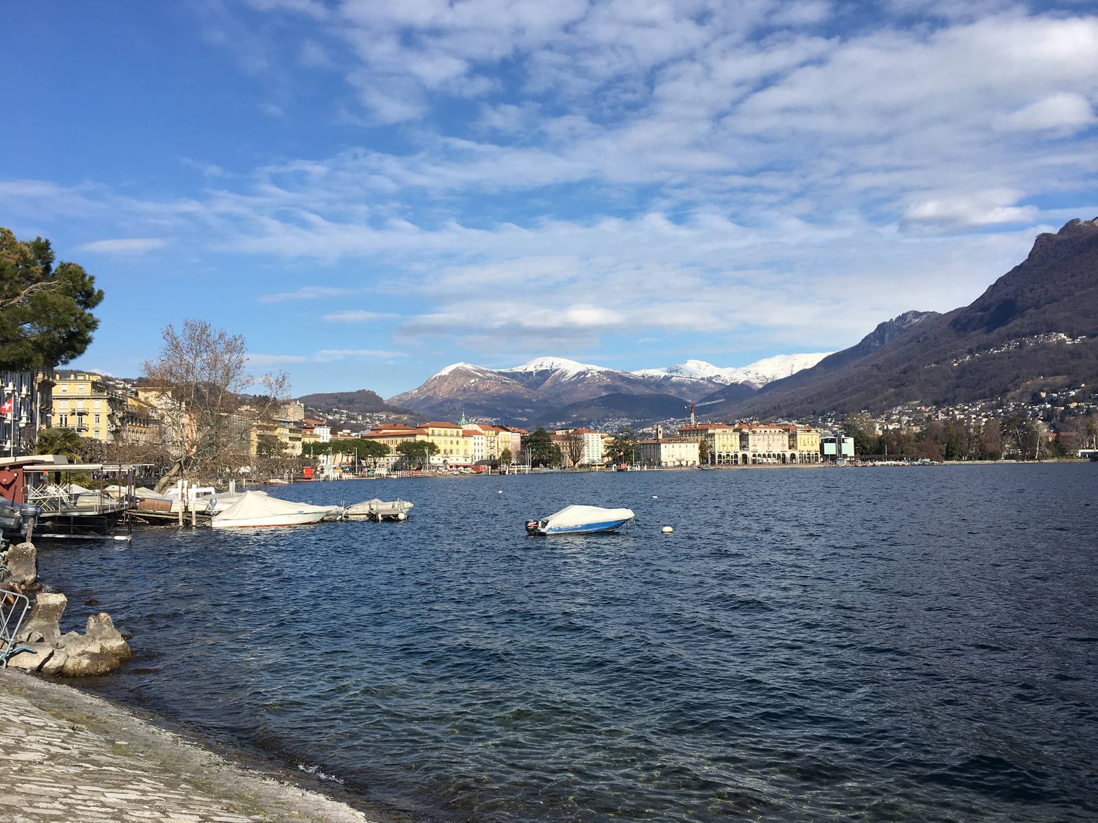 Il lungolago di Lugano: in città il mercato degli affitti rallenta e cerca un nuovo orientamento.