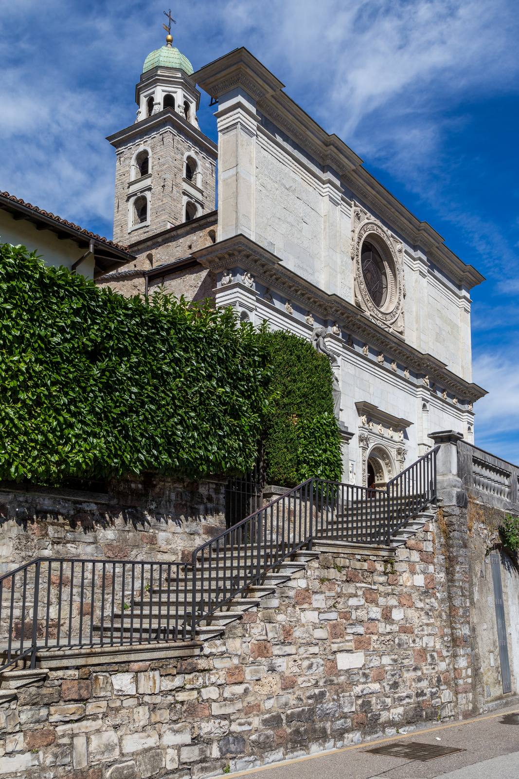 La Cattedrale di San Lorenzo a Lugano, sede del vescovo della Diocesi: dal 10 ottobre 2022 la cattedra è retta da monsignor Alain de Raemy come amministratore apostolico, in attesa della nomina del nuovo vescovo.