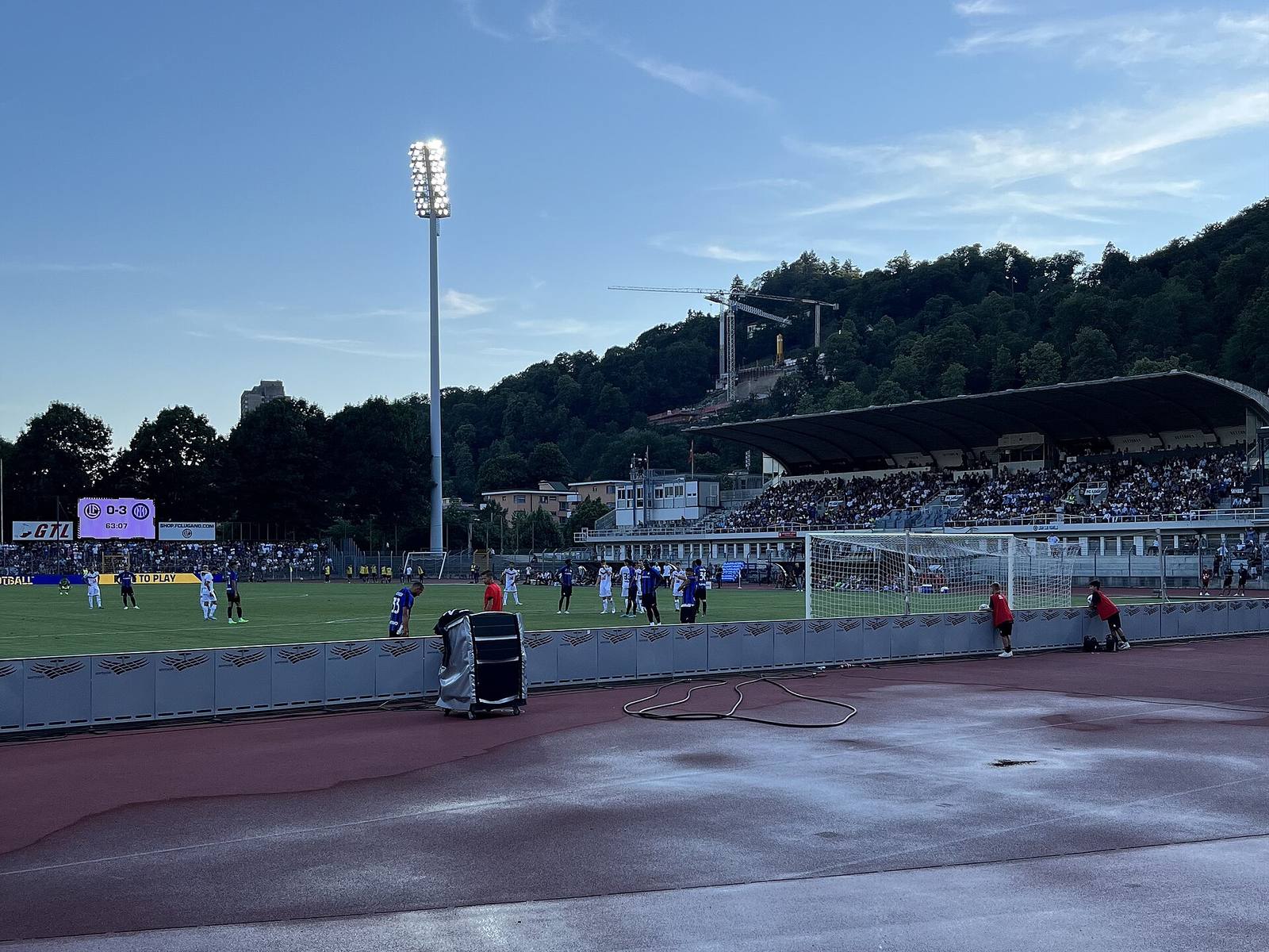Lo Stadio Cornaredo in una foto di repertorio del 2022: la storica casa del Lugano, oggi in ricostruzione. Le partite interne si giocano all'AIL Arena, dove giovedì scorso i bianconeri hanno battuto la Stella Rossa 3-2 all'esordio europeo e dove il 5 novembre riceveranno il Kauno Zalgiris.