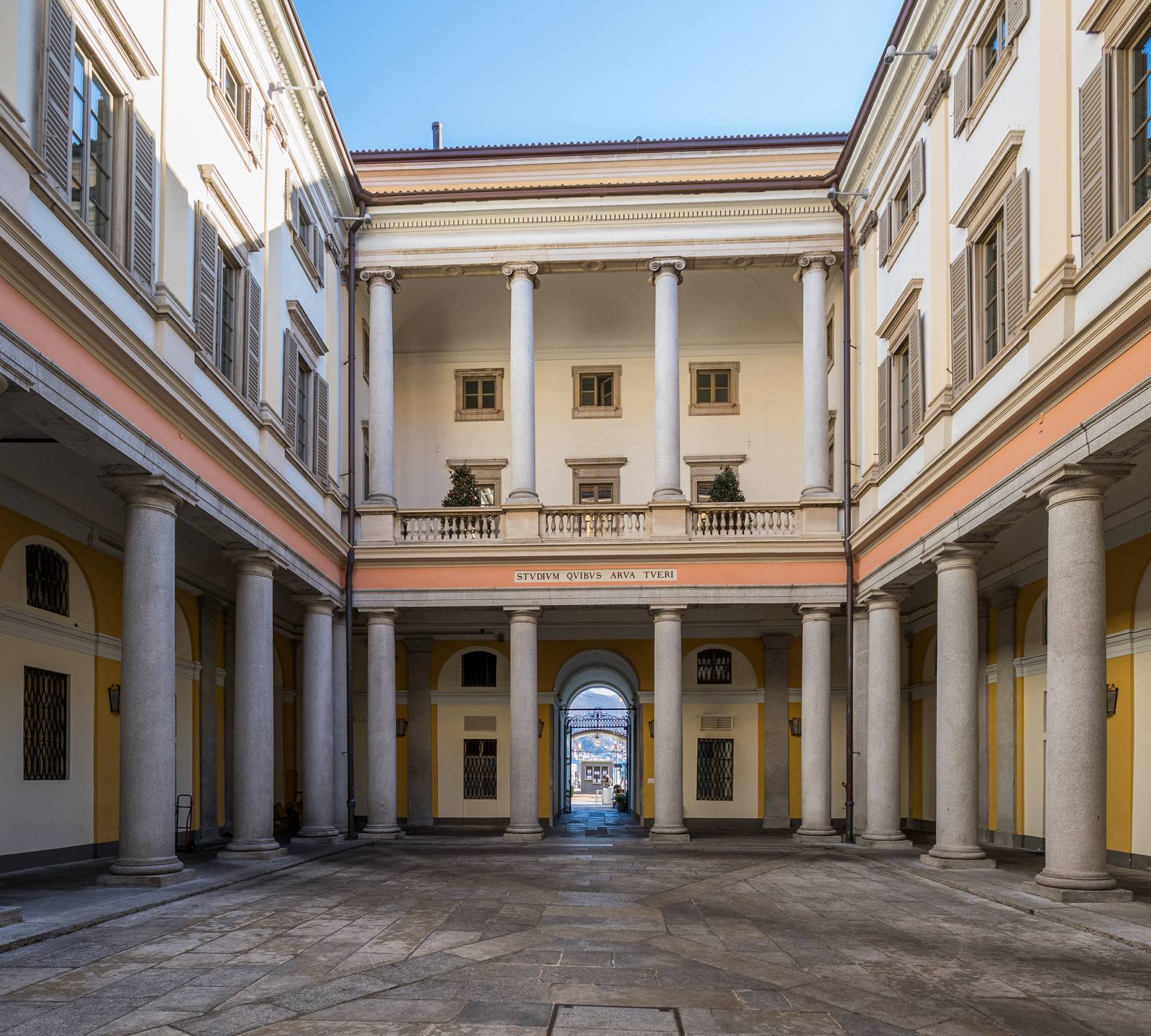 The inner courtyard of the Palazzo Civico: the application is part of the City’s digital strategy and aims to govern the online space that carries Lugano’s name.