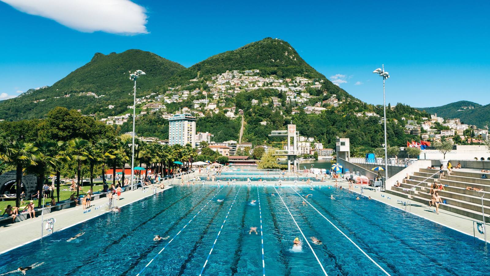 La vasca olimpionica del Lido di Lugano, con la torre dei tuffi e il Monte Brè alle spalle: è l'impianto di casa degli Sharks, che sabato vi ospitano il San Gallo alle 19.30.