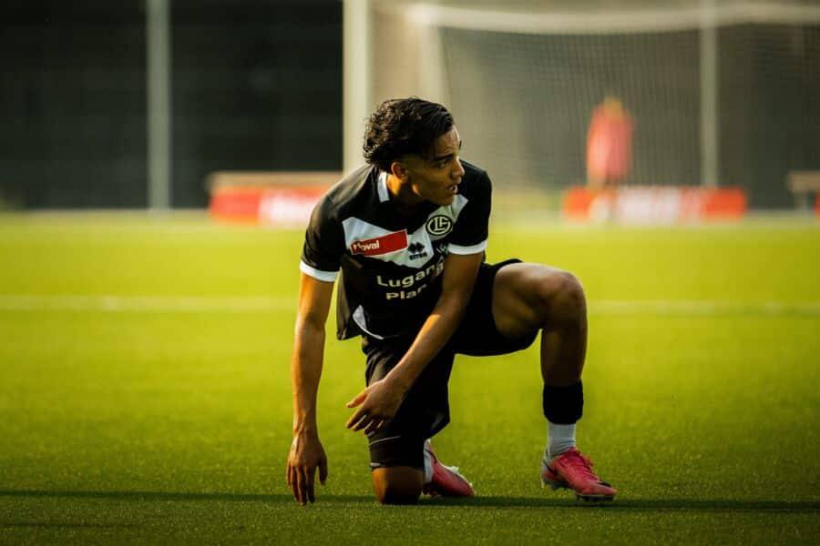 Un bianconero in una fase di gioco di questa stagione di Promotion League (foto d'archivio): la squadra di Andrea Vitali arrivava alla trasferta ginevrina dalla rimonta subita in casa contro il Kreuzlingen.